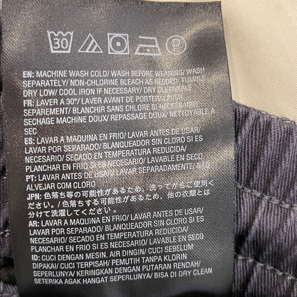 VOLCOM Shorts - Picture 3 of 8